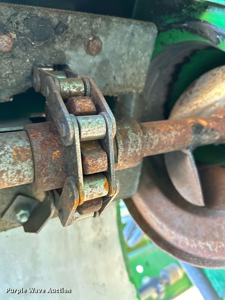 image for item LO9385 2013 John Deere S680S STS  combine