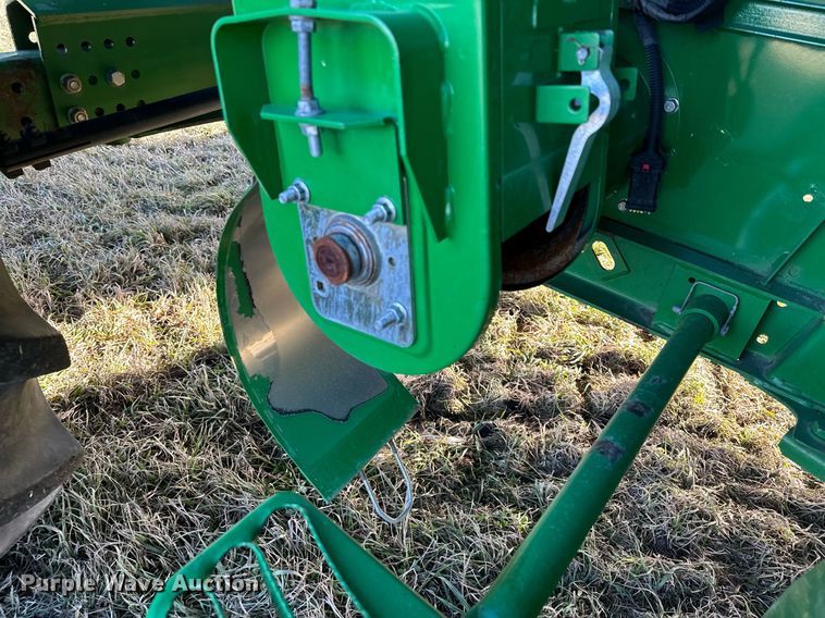 image for item LO9385 2013 John Deere S680S STS  combine