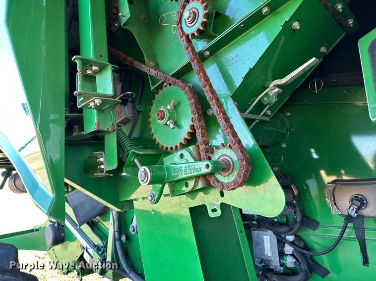 image for item LO9385 2013 John Deere S680S STS  combine