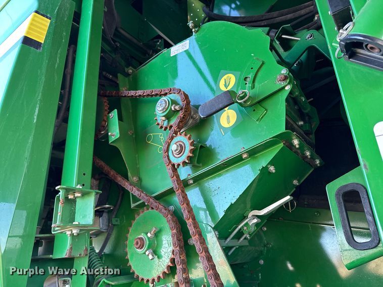 image for item LO9385 2013 John Deere S680S STS  combine