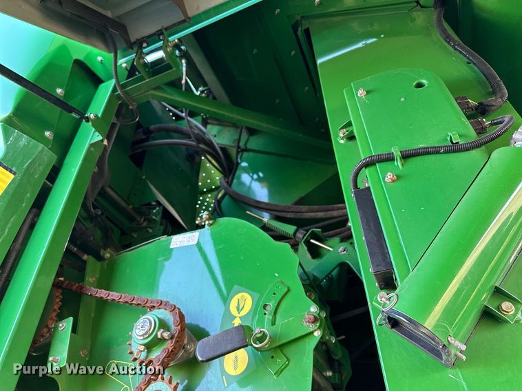 image for item LO9385 2013 John Deere S680S STS  combine