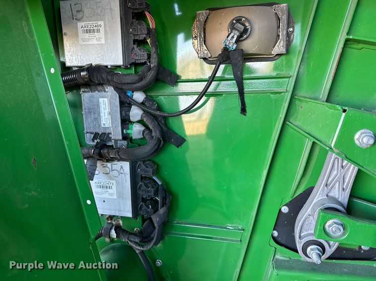 image for item LO9385 2013 John Deere S680S STS  combine