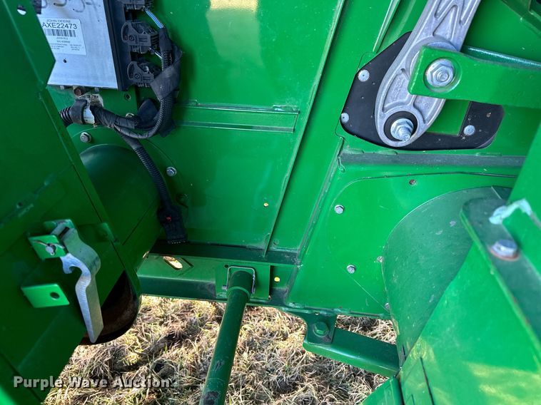 image for item LO9385 2013 John Deere S680S STS  combine