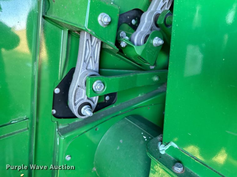image for item LO9385 2013 John Deere S680S STS  combine