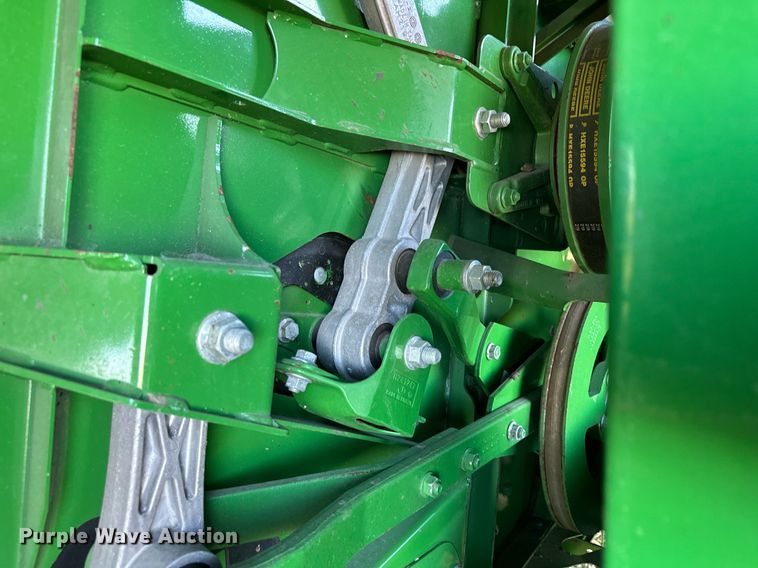 image for item LO9385 2013 John Deere S680S STS  combine