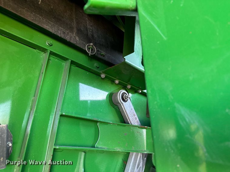 image for item LO9385 2013 John Deere S680S STS  combine