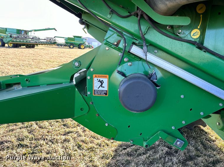 image for item LO9385 2013 John Deere S680S STS  combine