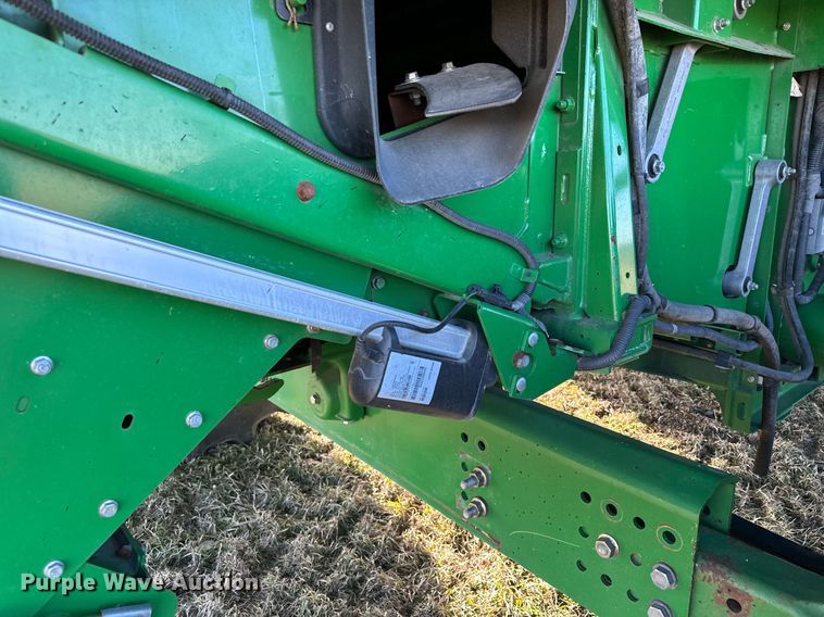 image for item LO9385 2013 John Deere S680S STS  combine