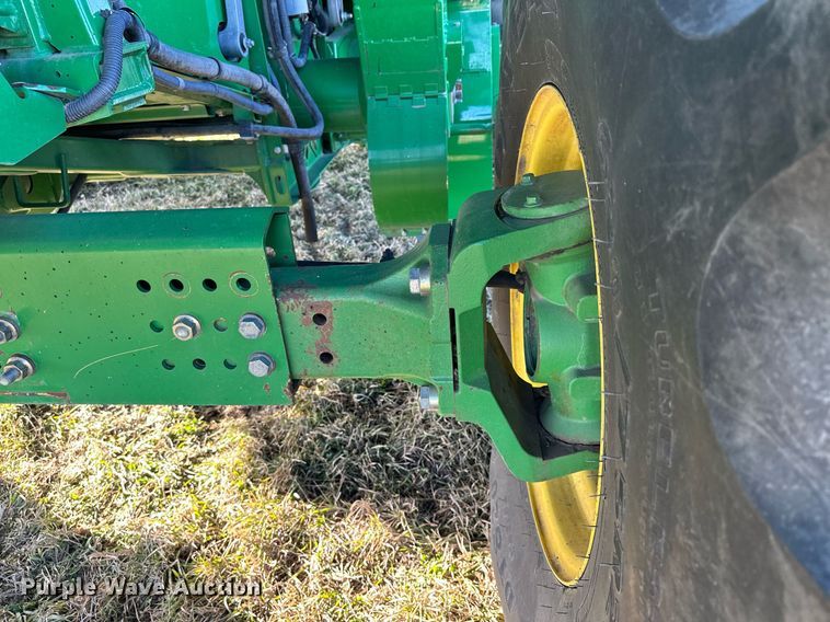 image for item LO9385 2013 John Deere S680S STS  combine