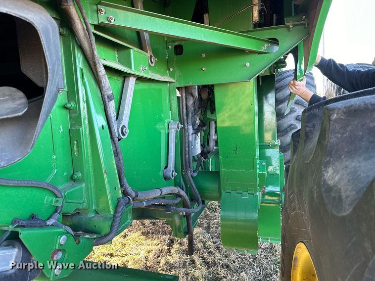 image for item LO9385 2013 John Deere S680S STS  combine