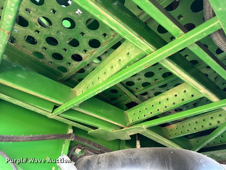 image for item LO9385 2013 John Deere S680S STS  combine