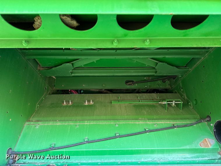 image for item LO9385 2013 John Deere S680S STS  combine