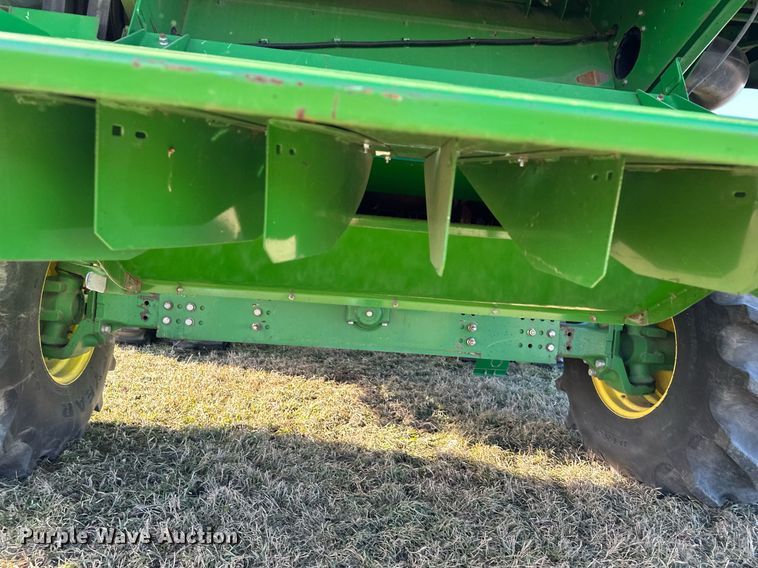 image for item LO9385 2013 John Deere S680S STS  combine