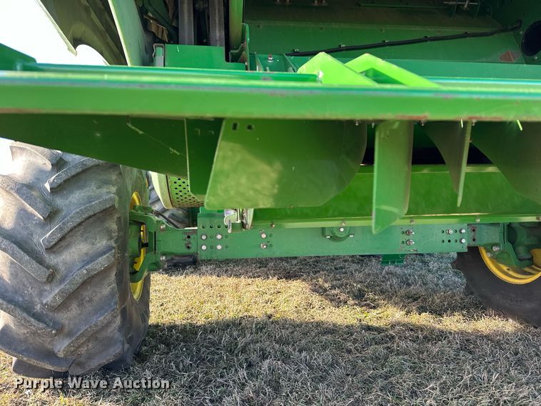 image for item LO9385 2013 John Deere S680S STS  combine