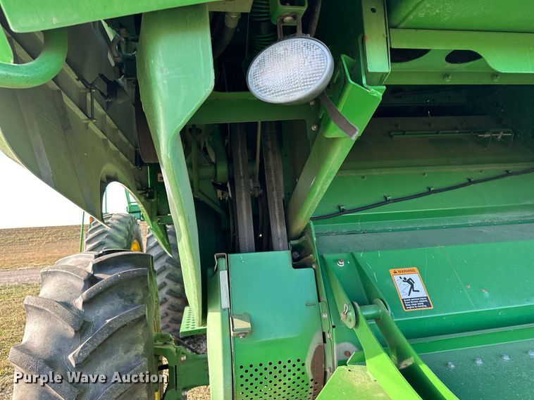 image for item LO9385 2013 John Deere S680S STS  combine