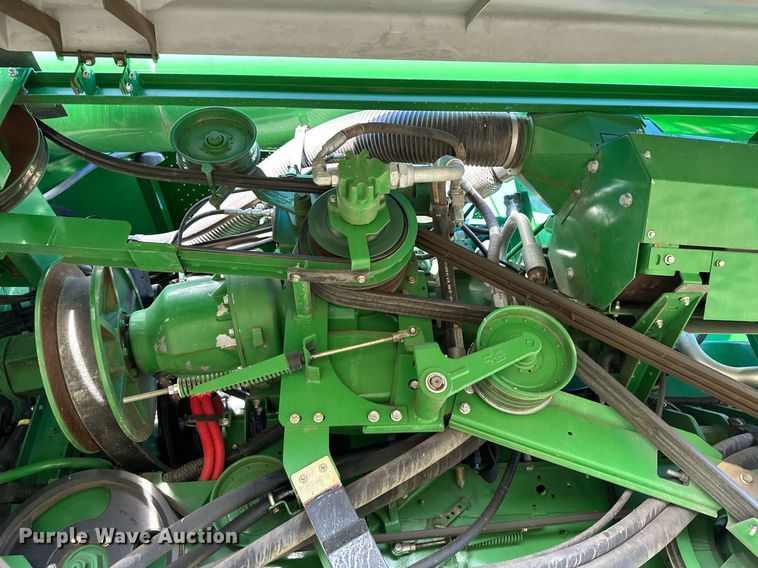 image for item LO9385 2013 John Deere S680S STS  combine