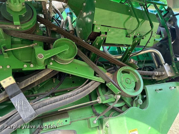 image for item LO9385 2013 John Deere S680S STS  combine
