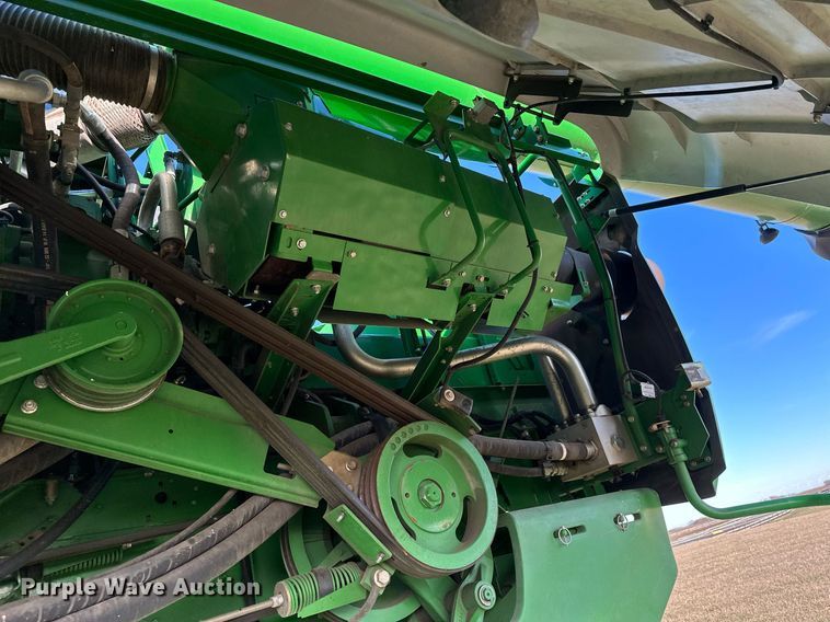 image for item LO9385 2013 John Deere S680S STS  combine