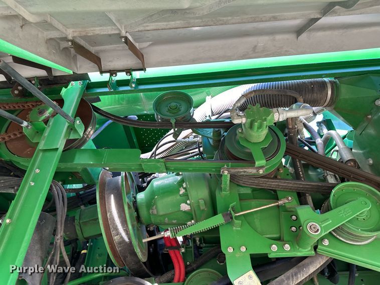 image for item LO9385 2013 John Deere S680S STS  combine