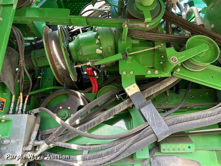 image for item LO9385 2013 John Deere S680S STS  combine