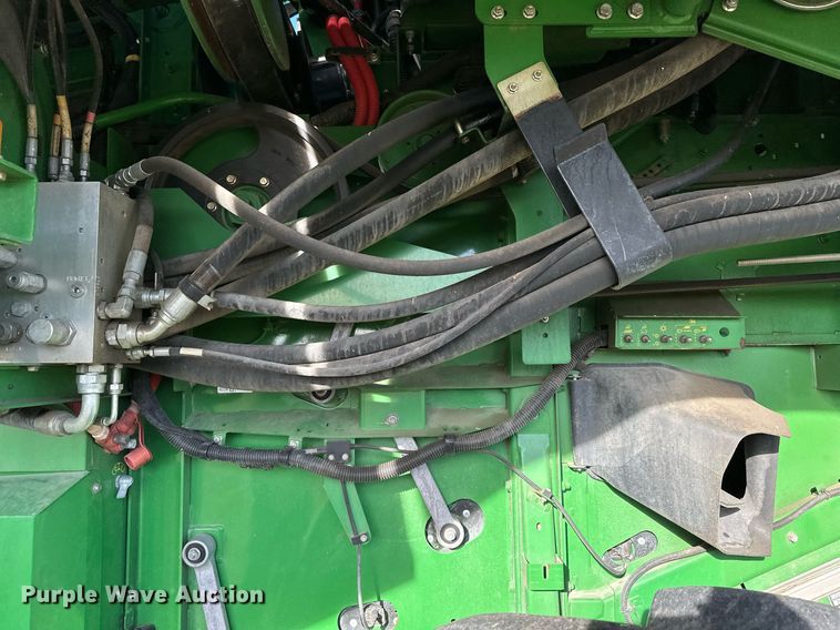 image for item LO9385 2013 John Deere S680S STS  combine