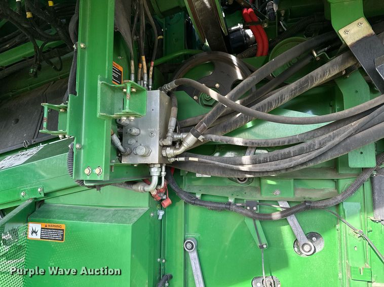 image for item LO9385 2013 John Deere S680S STS  combine