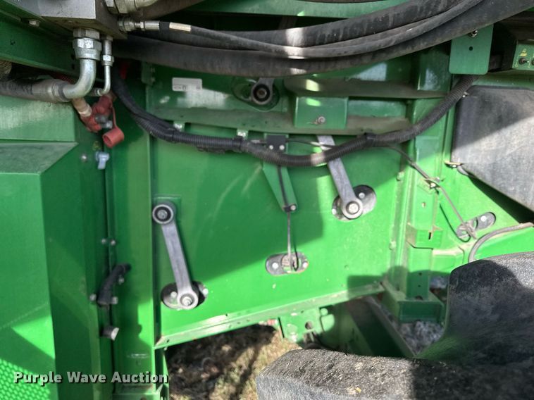 image for item LO9385 2013 John Deere S680S STS  combine