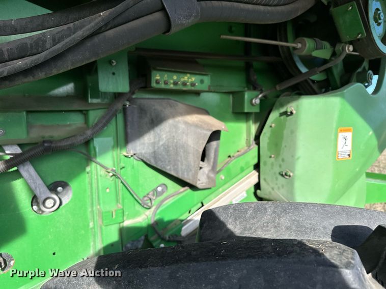 image for item LO9385 2013 John Deere S680S STS  combine