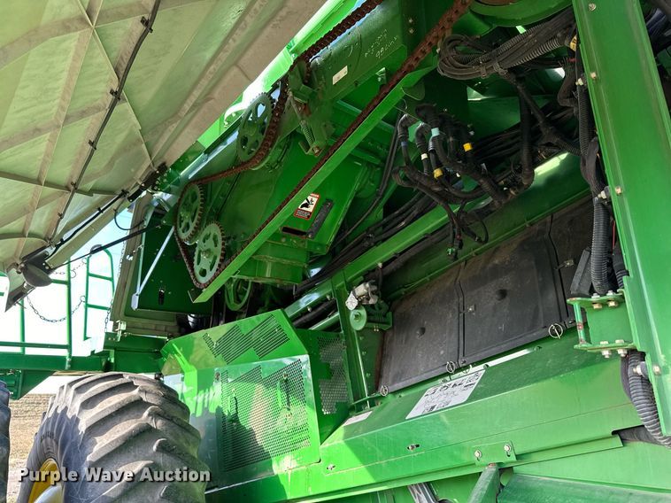 image for item LO9385 2013 John Deere S680S STS  combine