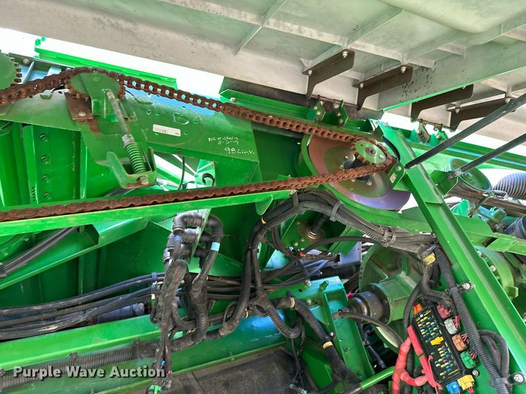 image for item LO9385 2013 John Deere S680S STS  combine