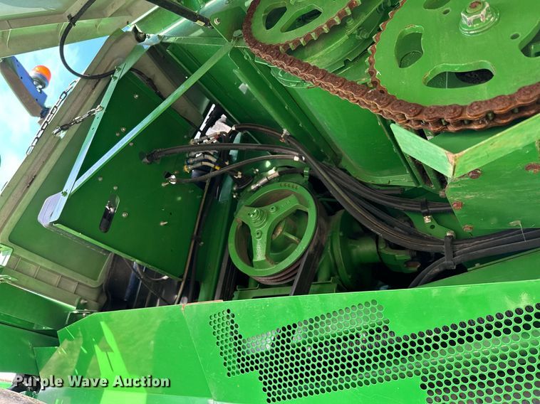 image for item LO9385 2013 John Deere S680S STS  combine