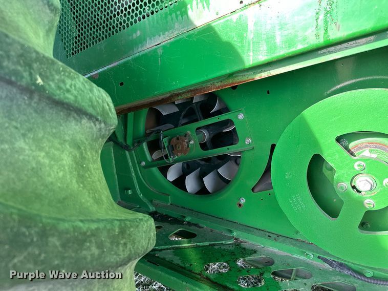 image for item LO9385 2013 John Deere S680S STS  combine