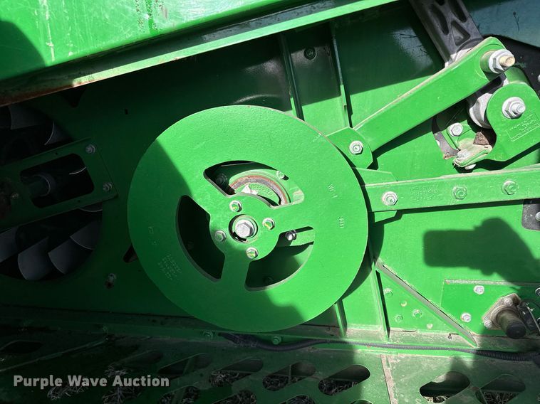 image for item LO9385 2013 John Deere S680S STS  combine