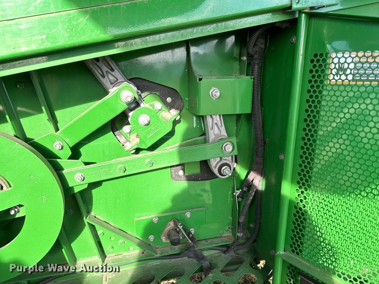 image for item LO9385 2013 John Deere S680S STS  combine