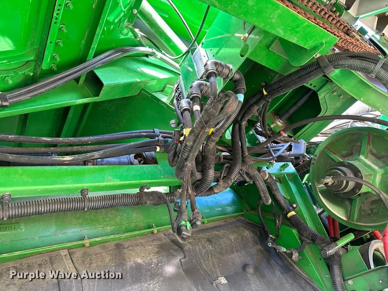 image for item LO9385 2013 John Deere S680S STS  combine