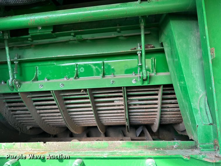 image for item LO9385 2013 John Deere S680S STS  combine
