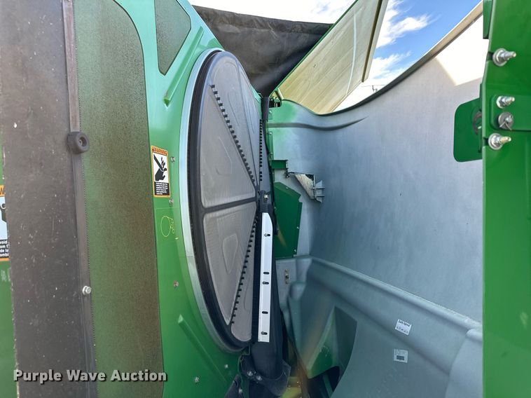 image for item LO9385 2013 John Deere S680S STS  combine