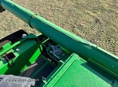 image for item LO9385 2013 John Deere S680S STS  combine