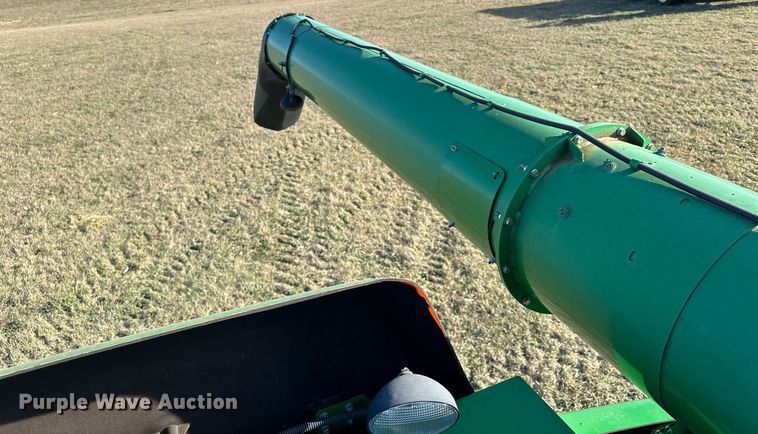 image for item LO9385 2013 John Deere S680S STS  combine