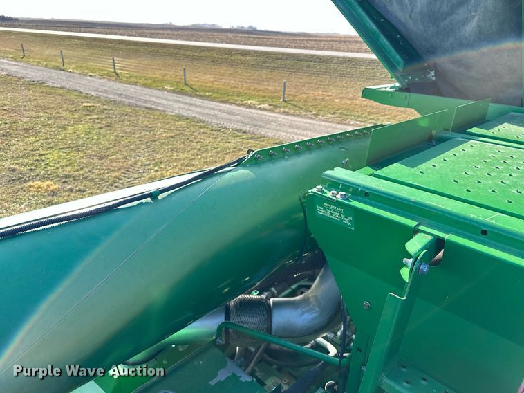 image for item LO9385 2013 John Deere S680S STS  combine