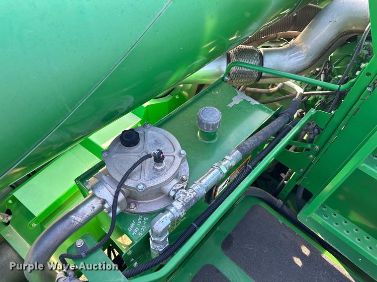 image for item LO9385 2013 John Deere S680S STS  combine