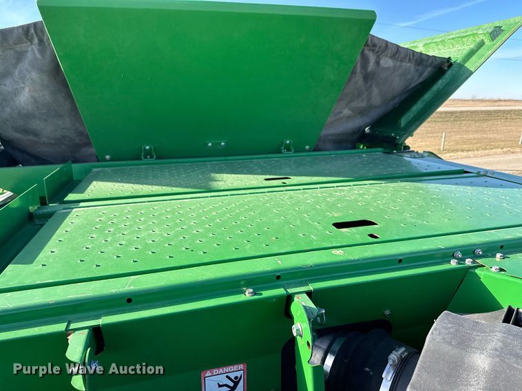 image for item LO9385 2013 John Deere S680S STS  combine