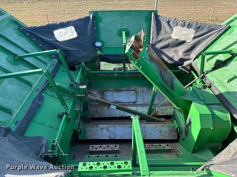 image for item LO9385 2013 John Deere S680S STS  combine