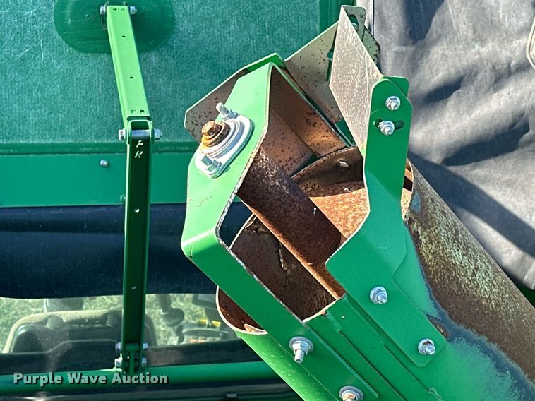 image for item LO9385 2013 John Deere S680S STS  combine