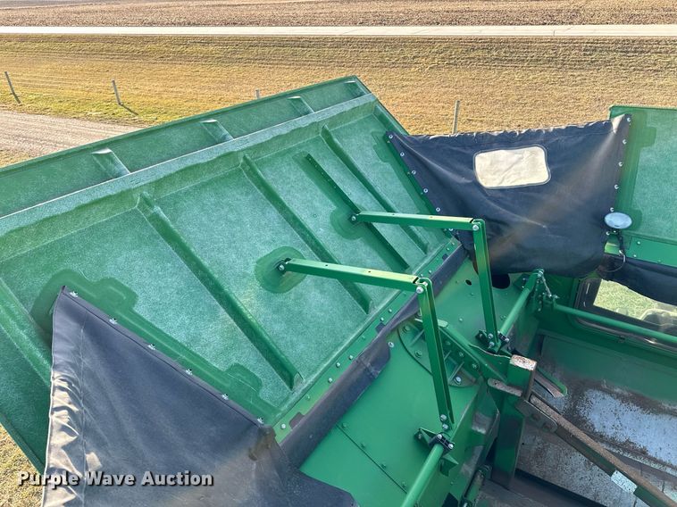 image for item LO9385 2013 John Deere S680S STS  combine