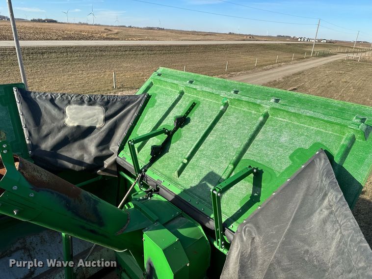 image for item LO9385 2013 John Deere S680S STS  combine