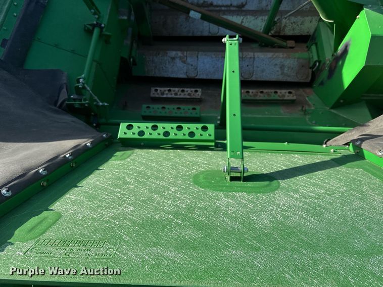 image for item LO9385 2013 John Deere S680S STS  combine