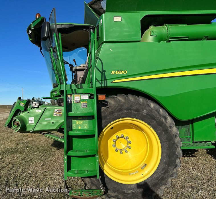 image for item LO9385 2013 John Deere S680S STS  combine