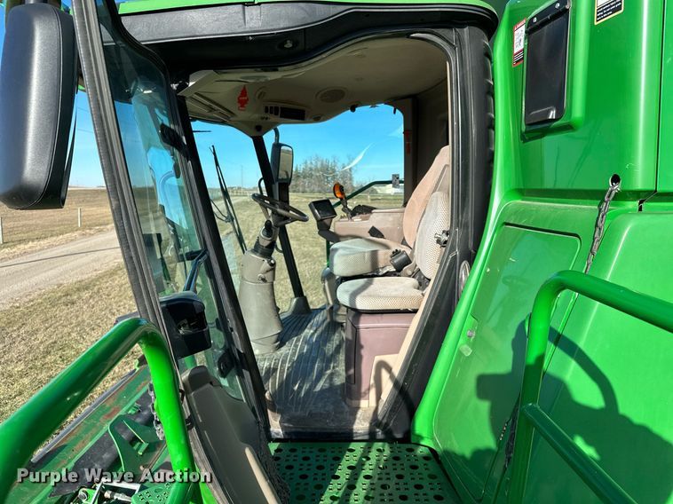 image for item LO9385 2013 John Deere S680S STS  combine