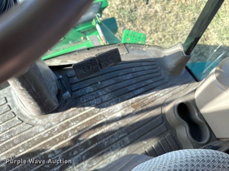 image for item LO9385 2013 John Deere S680S STS  combine